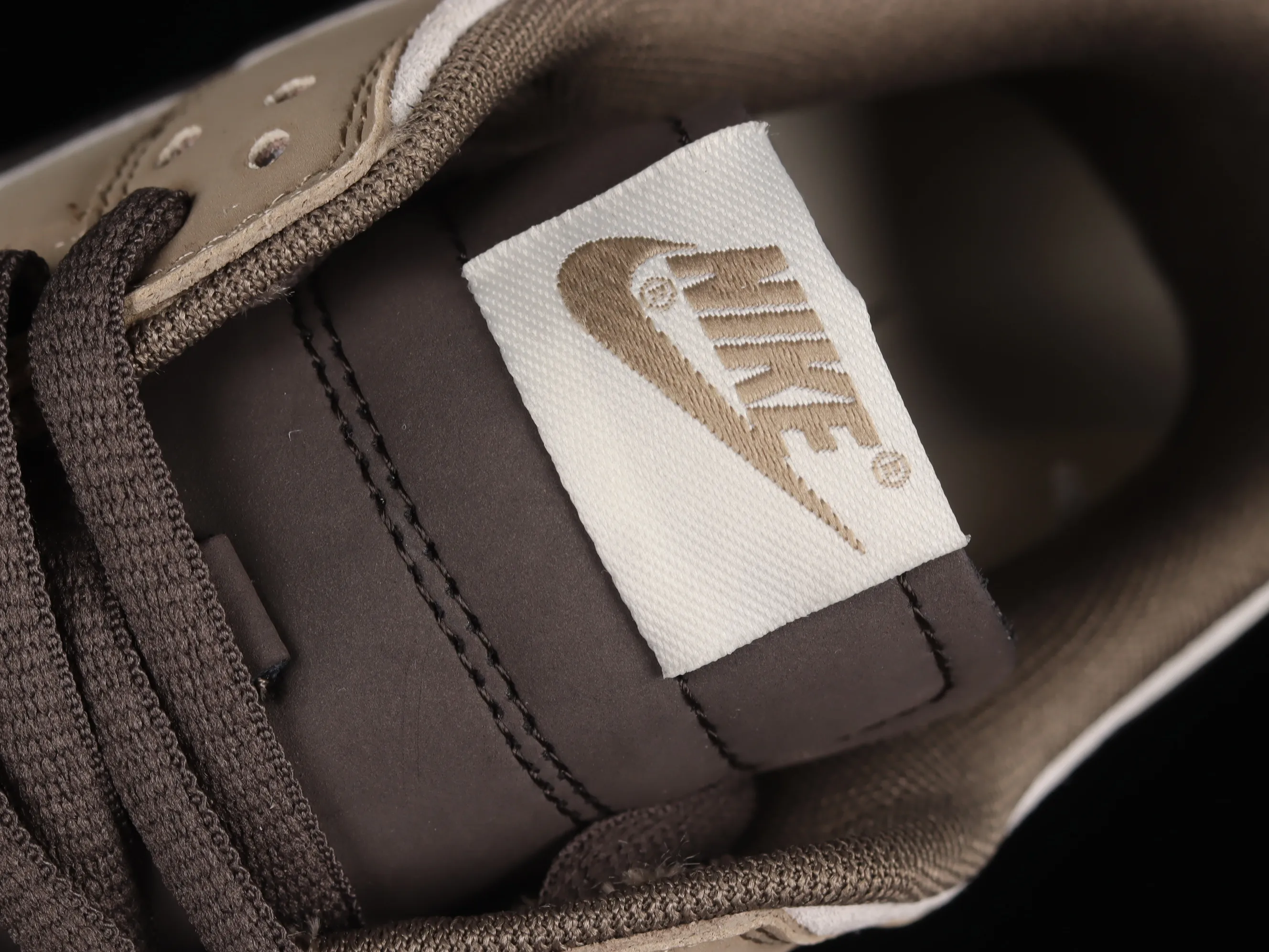 All Categories Nk SB Dunk Series Nk SB Dunk Low Low-top sneakers Otomo Katsuhiro x Nk SB Dunk Low "Steamboy OST" Creative customization collaboration Otomo Katsuhiro co-branded SB low-top sports and leisure sneakers LF0068-002